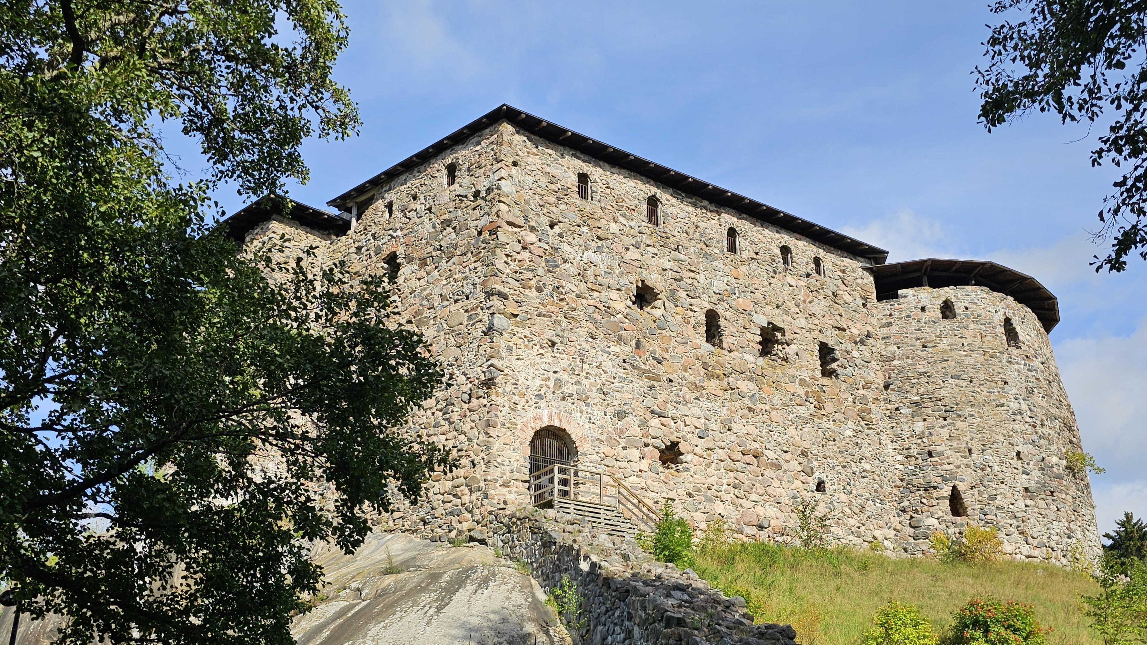 Raaseporin linna alhaalta päin kuvattuna