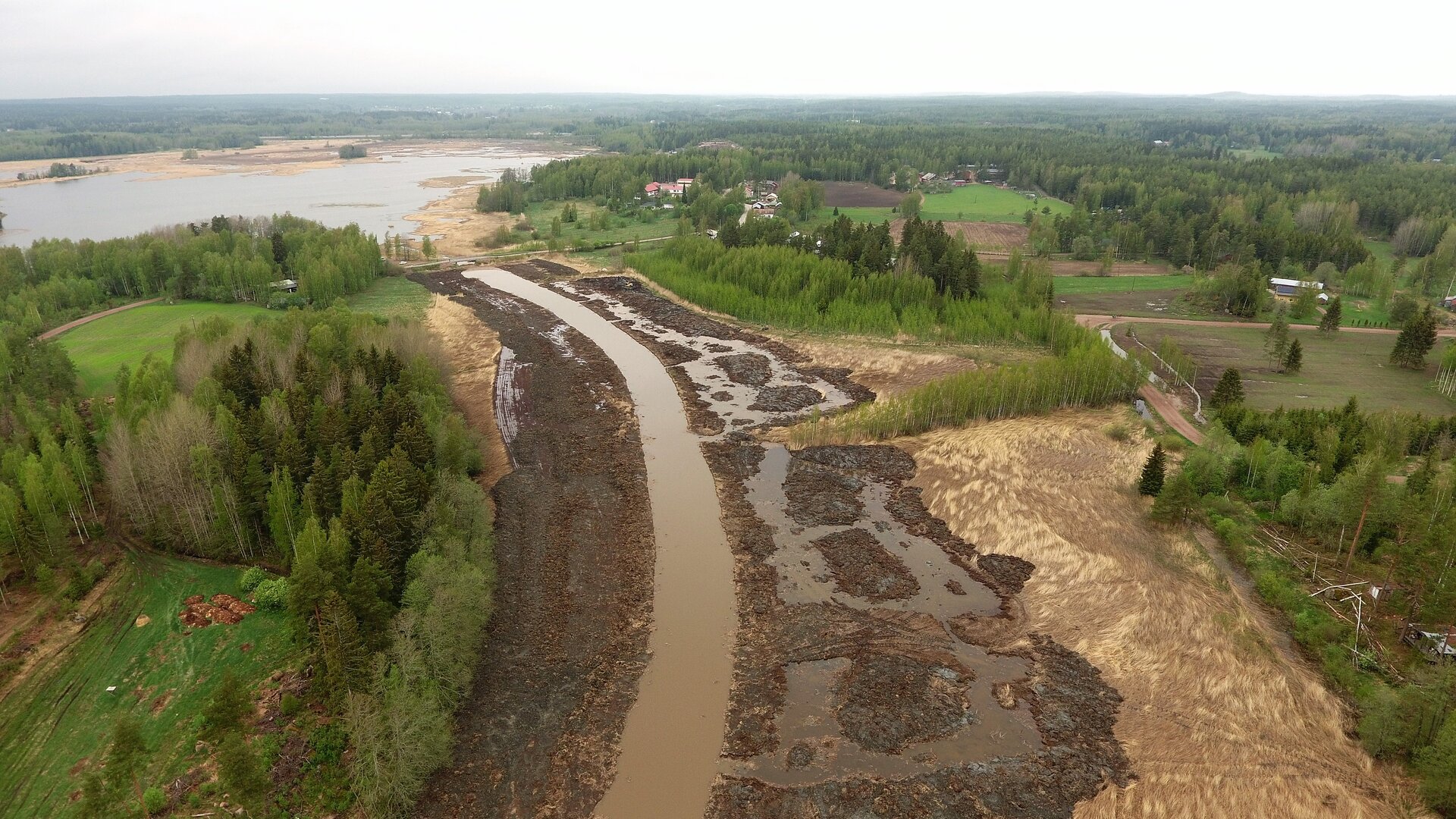 Näkymä kunnostetun vesistön ylle.